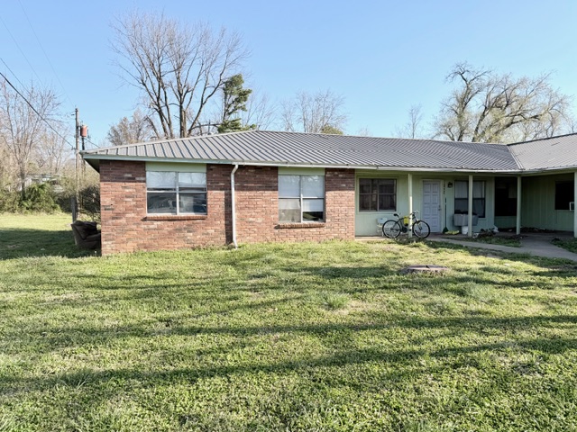 Rogers Apartment: 1007 W Hendrix St