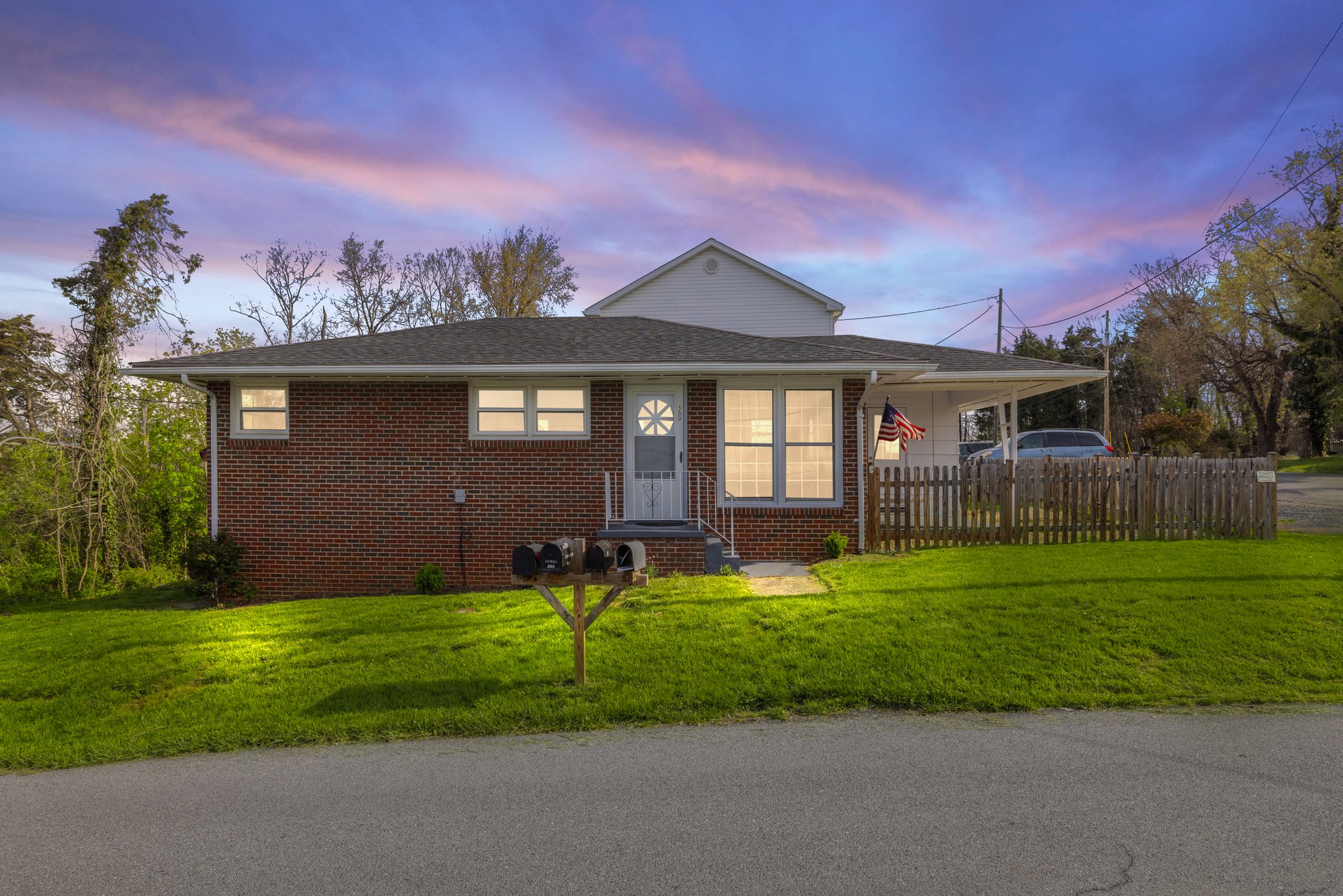 STRASBURG House: 389 THOMPSON ST