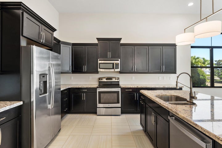 Port Saint Lucie House: 241 SE Fascino Circle