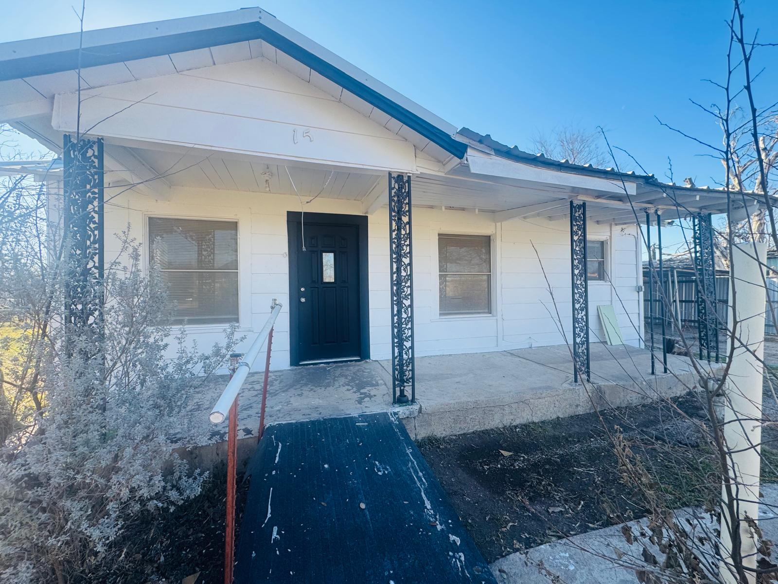 San Angelo House: 15 E 24th St