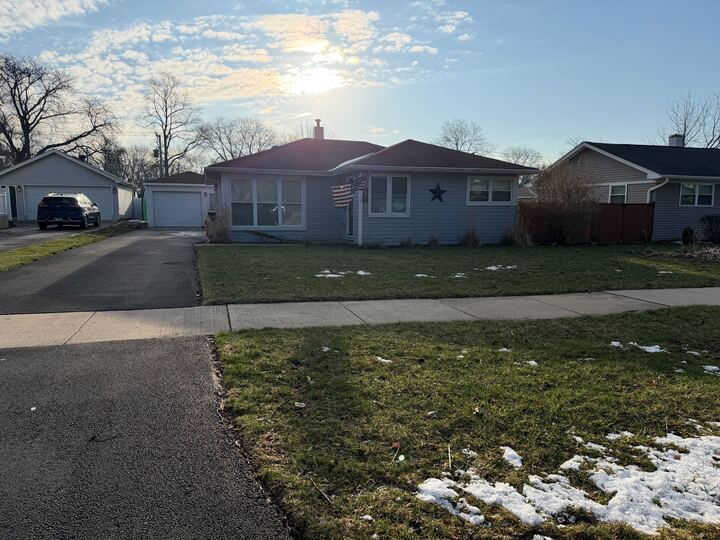 Rolling Meadows House: 2802 Dove St