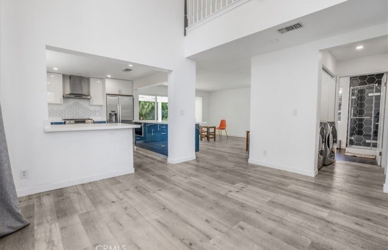 Los Angeles House: 2481 S Bundy Dr