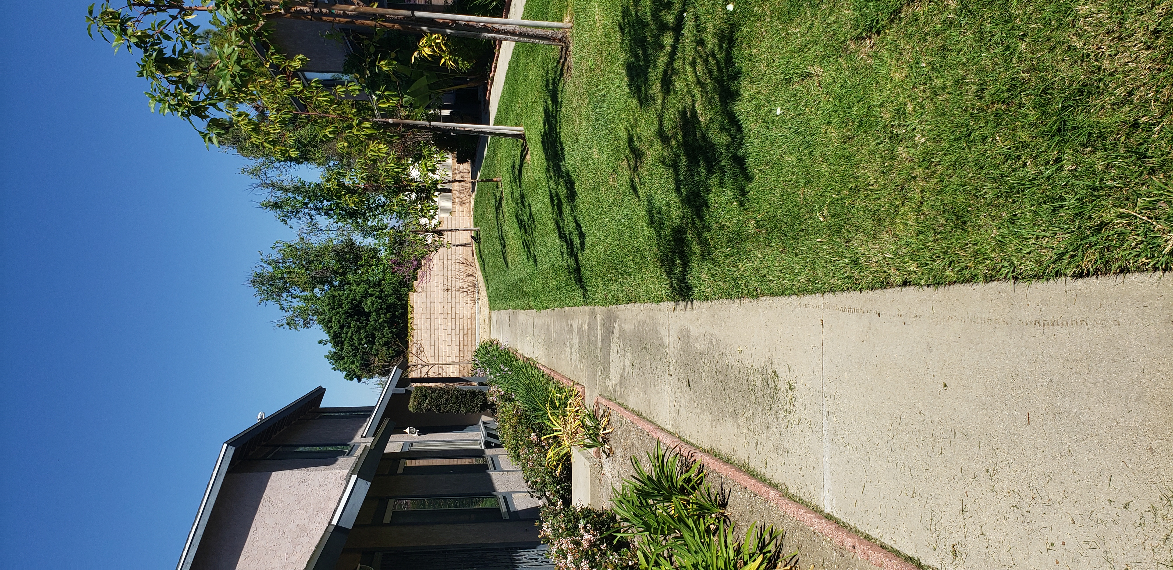 Diamond Bar Townhome: 725 Windwood Dr