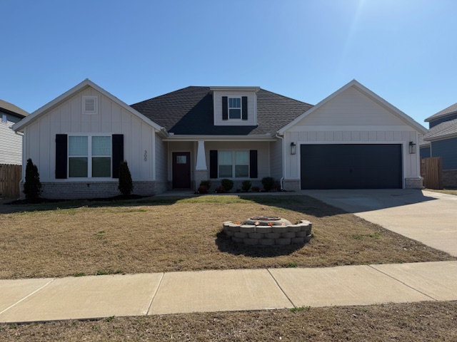 Pea Ridge House: 300 Wilson Blvd