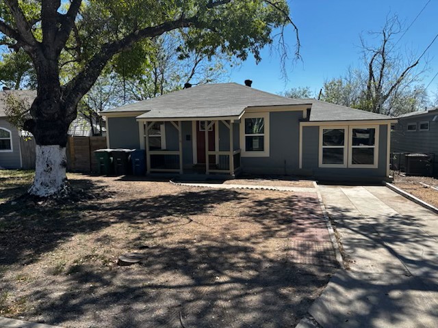 San Antonio House: 116 Nelson Ave