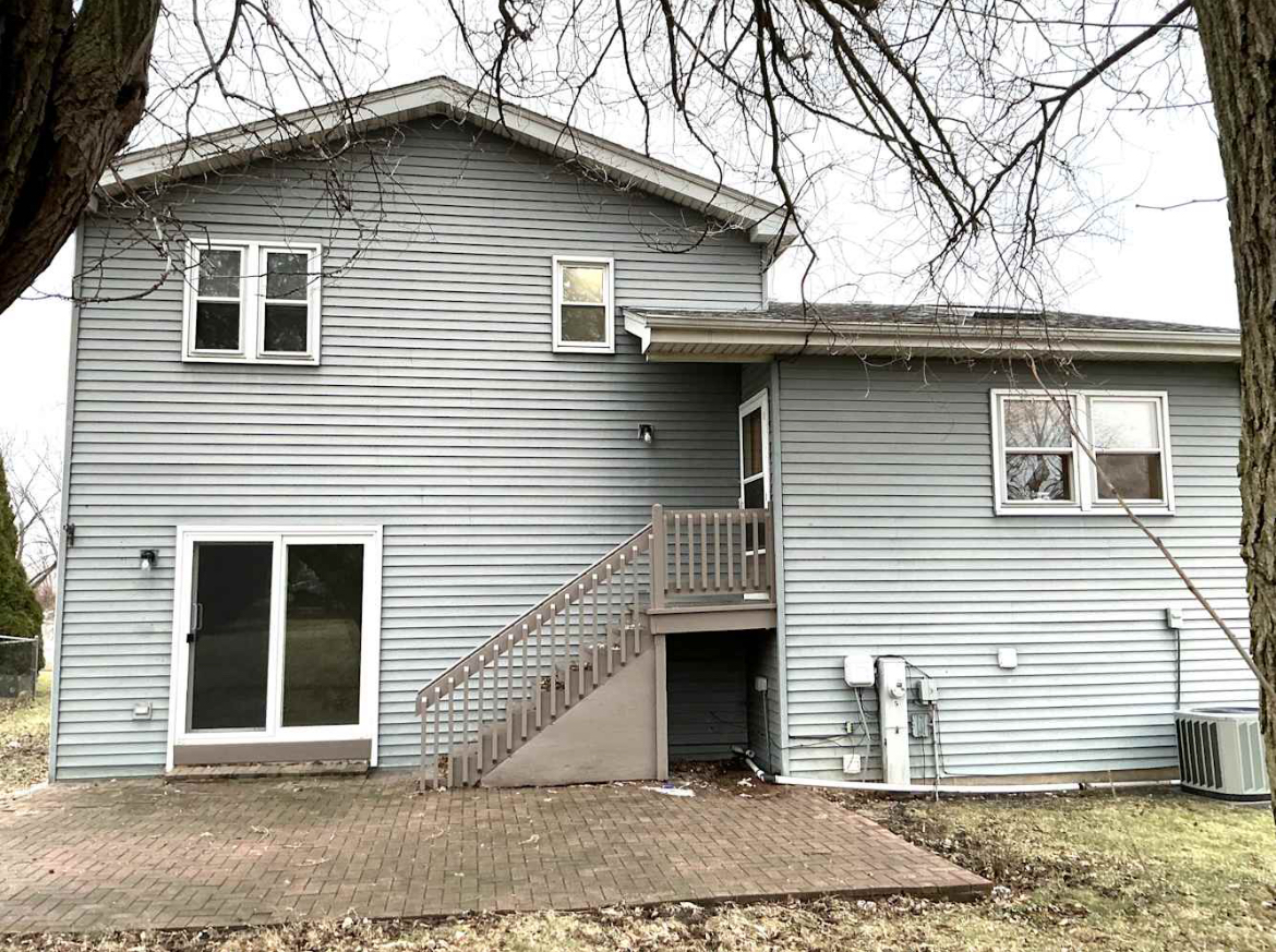 Chicago House: 3248 N Newcastle Ave