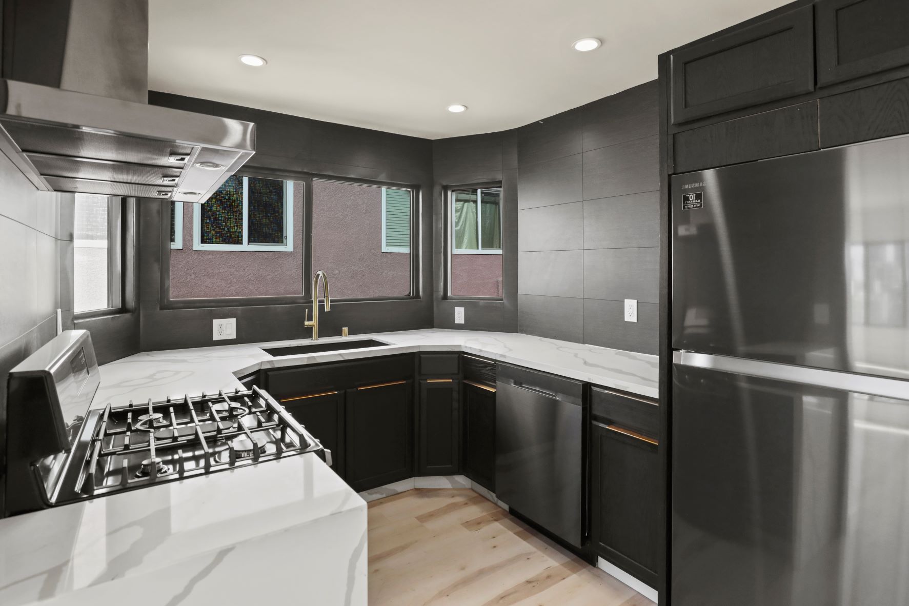 Los Angeles Apartment: 1139 Bellevue Avenue