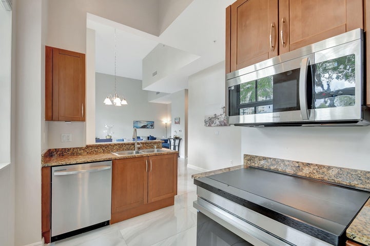 Boynton Beach Townhome: 350 N Federal Highway 103