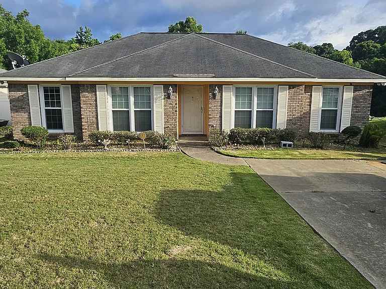 Columbus House: 5214 Kingsberry St