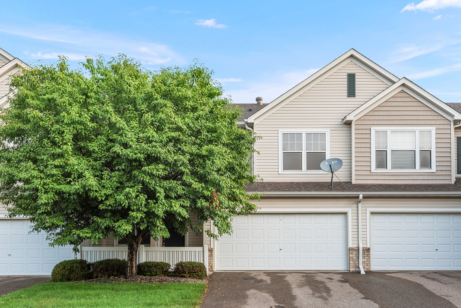 Plymouth Townhome: 5020 Holly Ln N