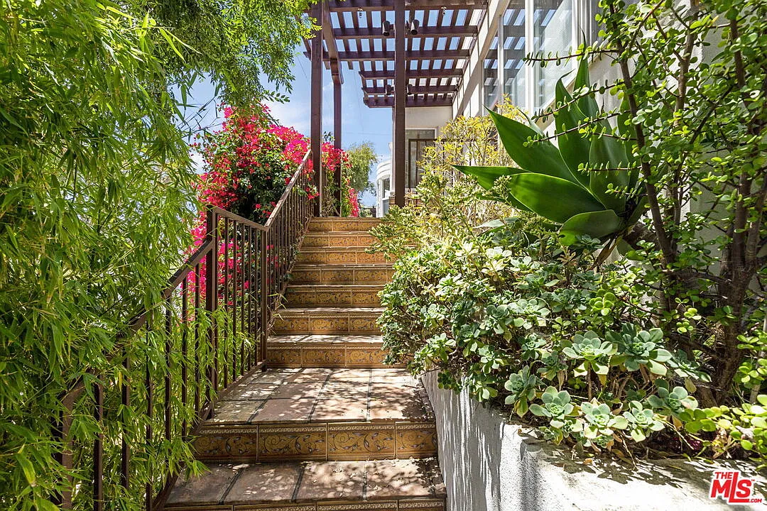 Los Angeles Multiplex: 5351 Packard St