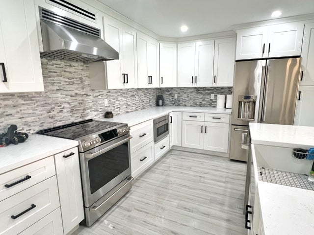 Palm Beach Gardens Townhome: 218 Old Meadow Way