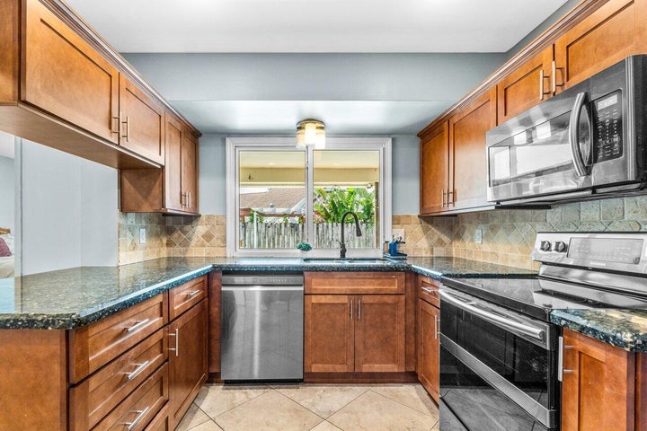 Wellington House: 1352 Wyndcliff Drive,