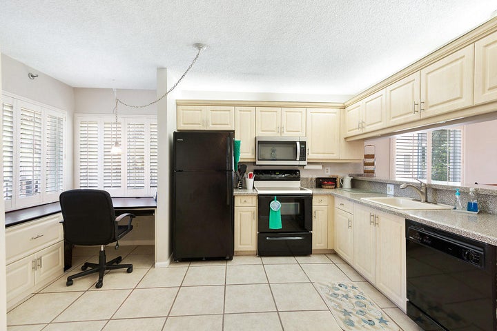 Jupiter Condo: 275 Palm Avenue A201