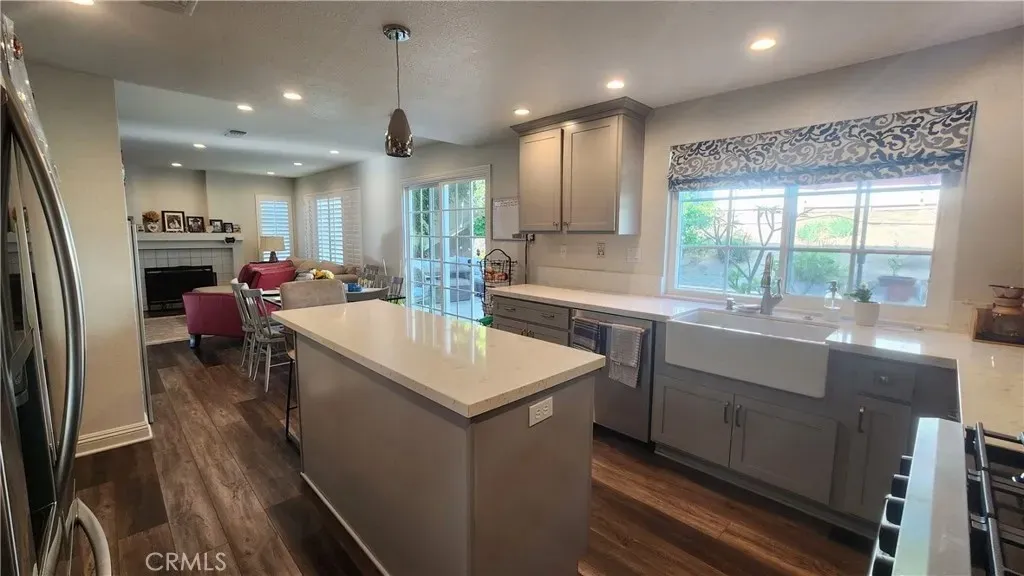 Riverside House: 9244 Whiting Way