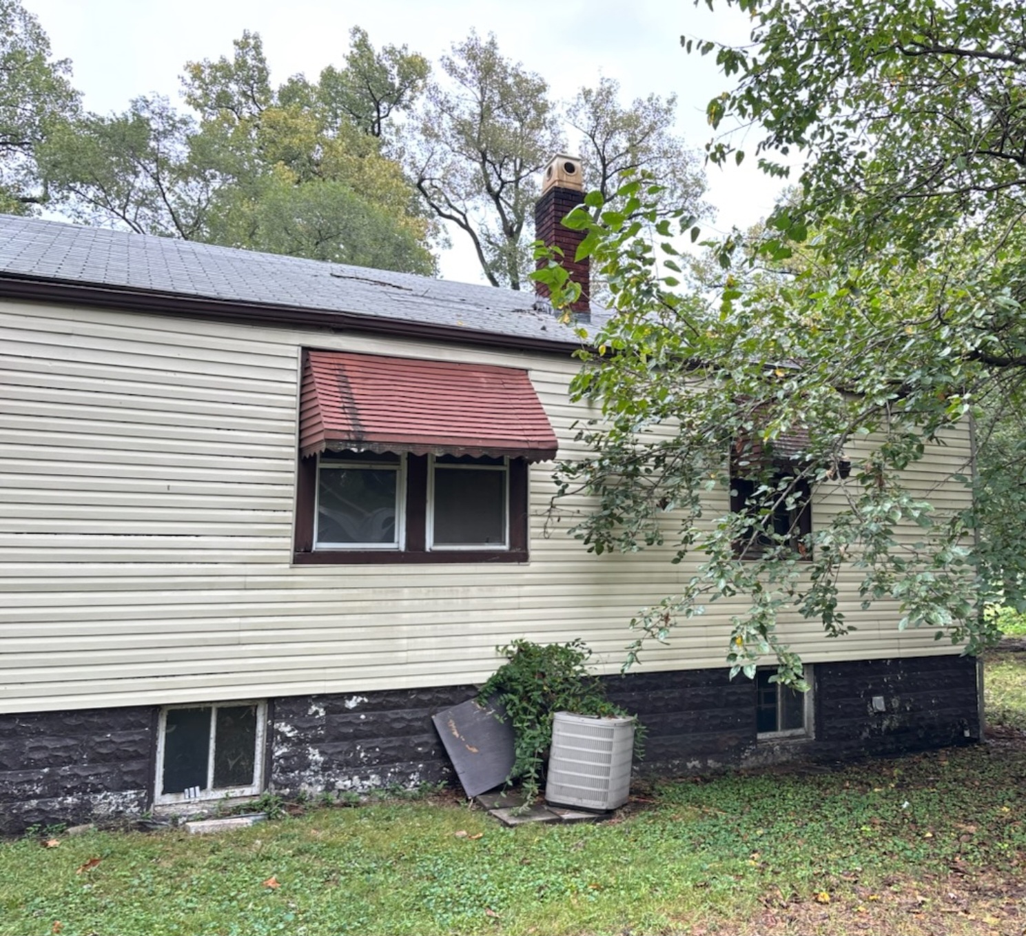 Saint Louis House: 1422 N 54th St E