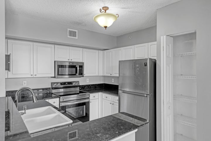 West Palm Beach Condo: 651 Okeechobee Boulevard 403