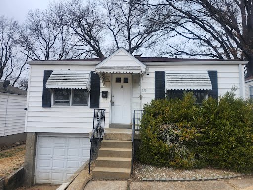 St. Louis House: 5663 Gatesworth Ave