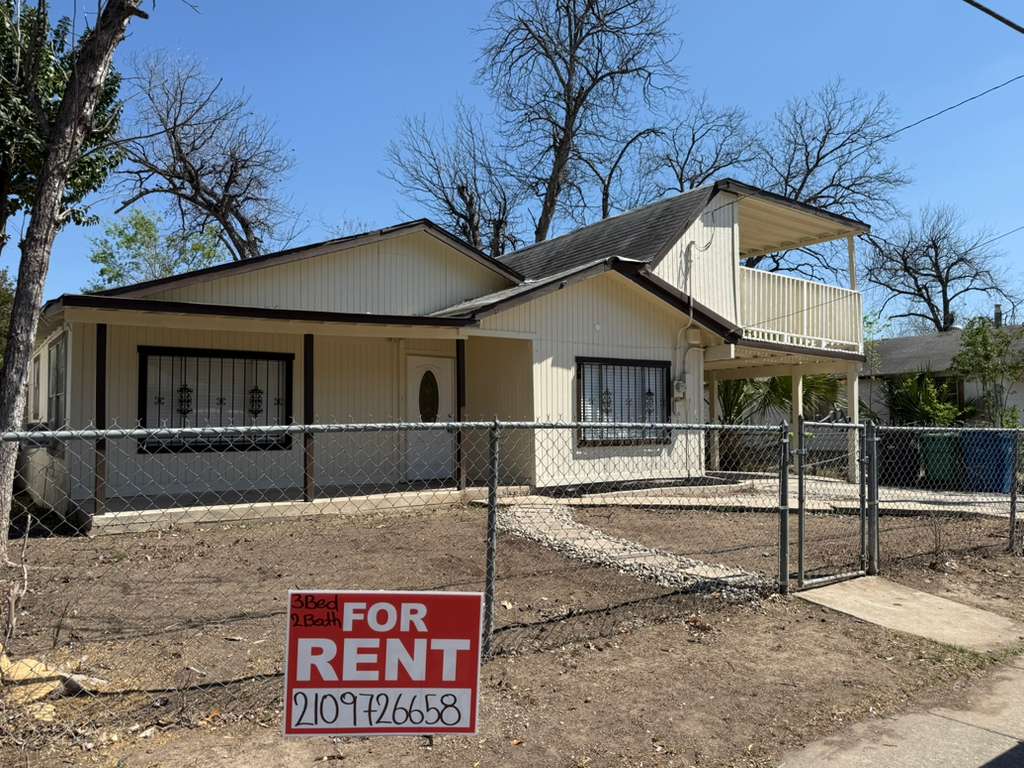 San Antonio House: 206 Southlawn