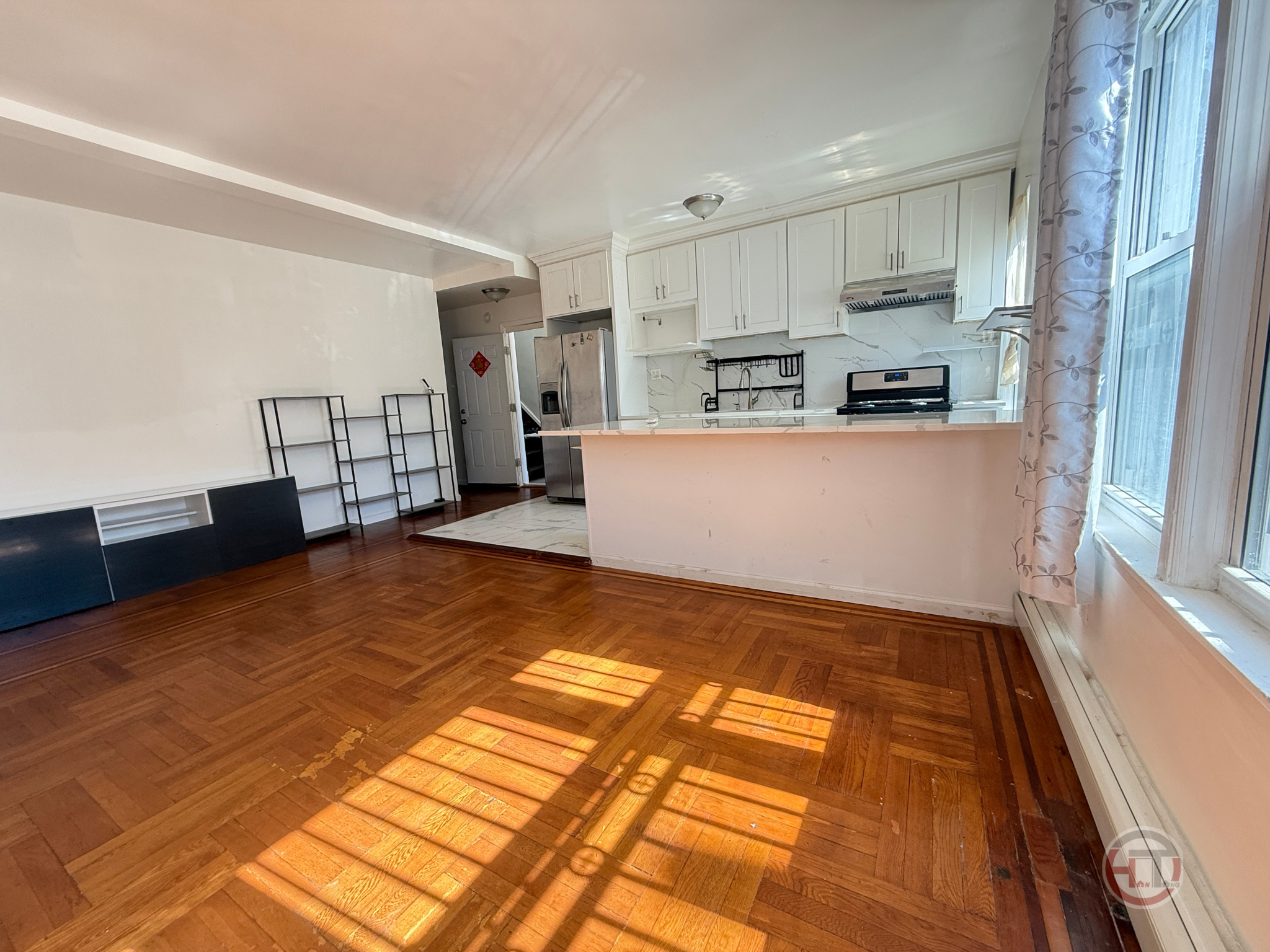 Bronx Townhome: 2889 E 195th St