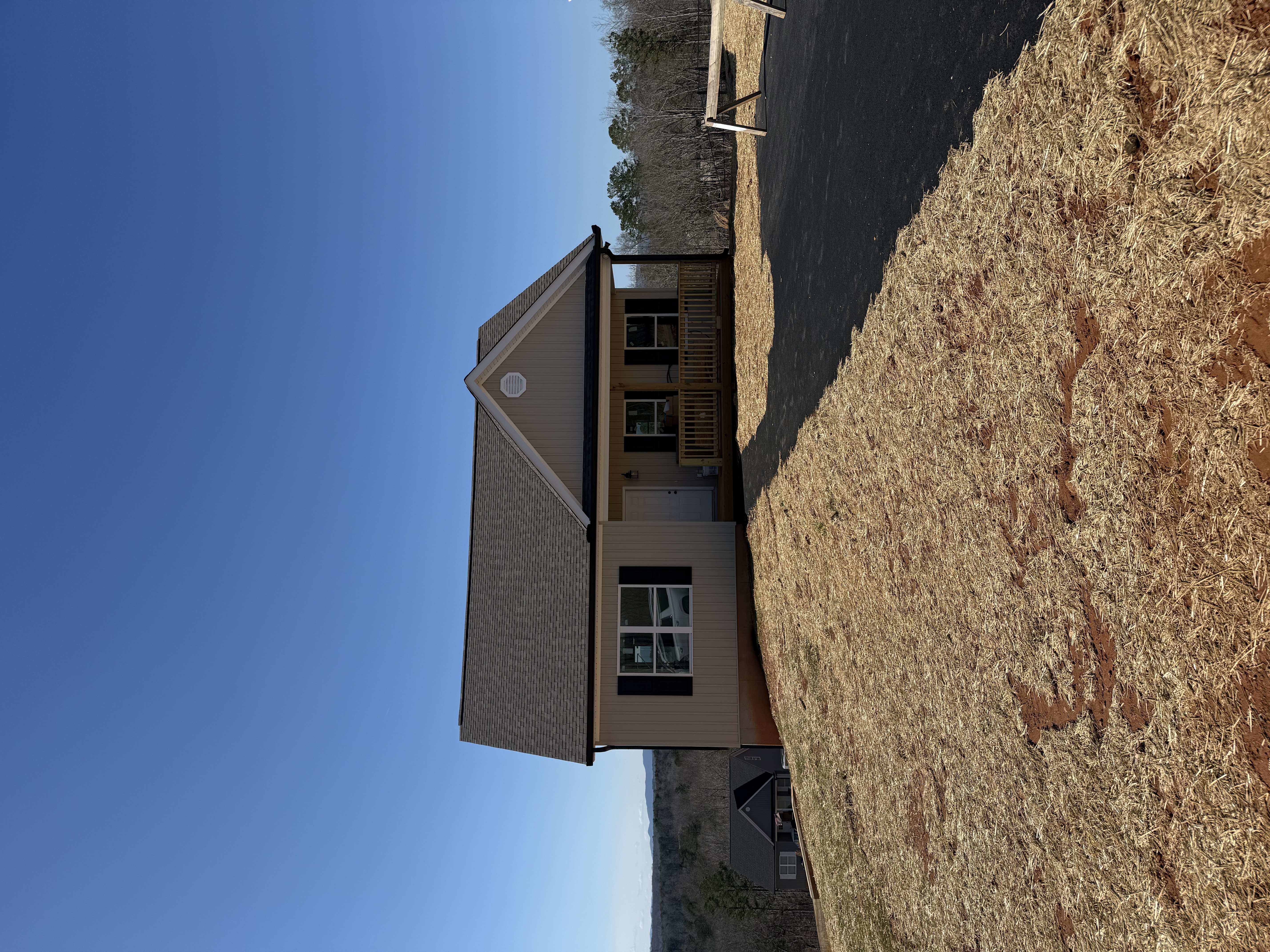 Dahlonega House: 200 Grand Oak Lane