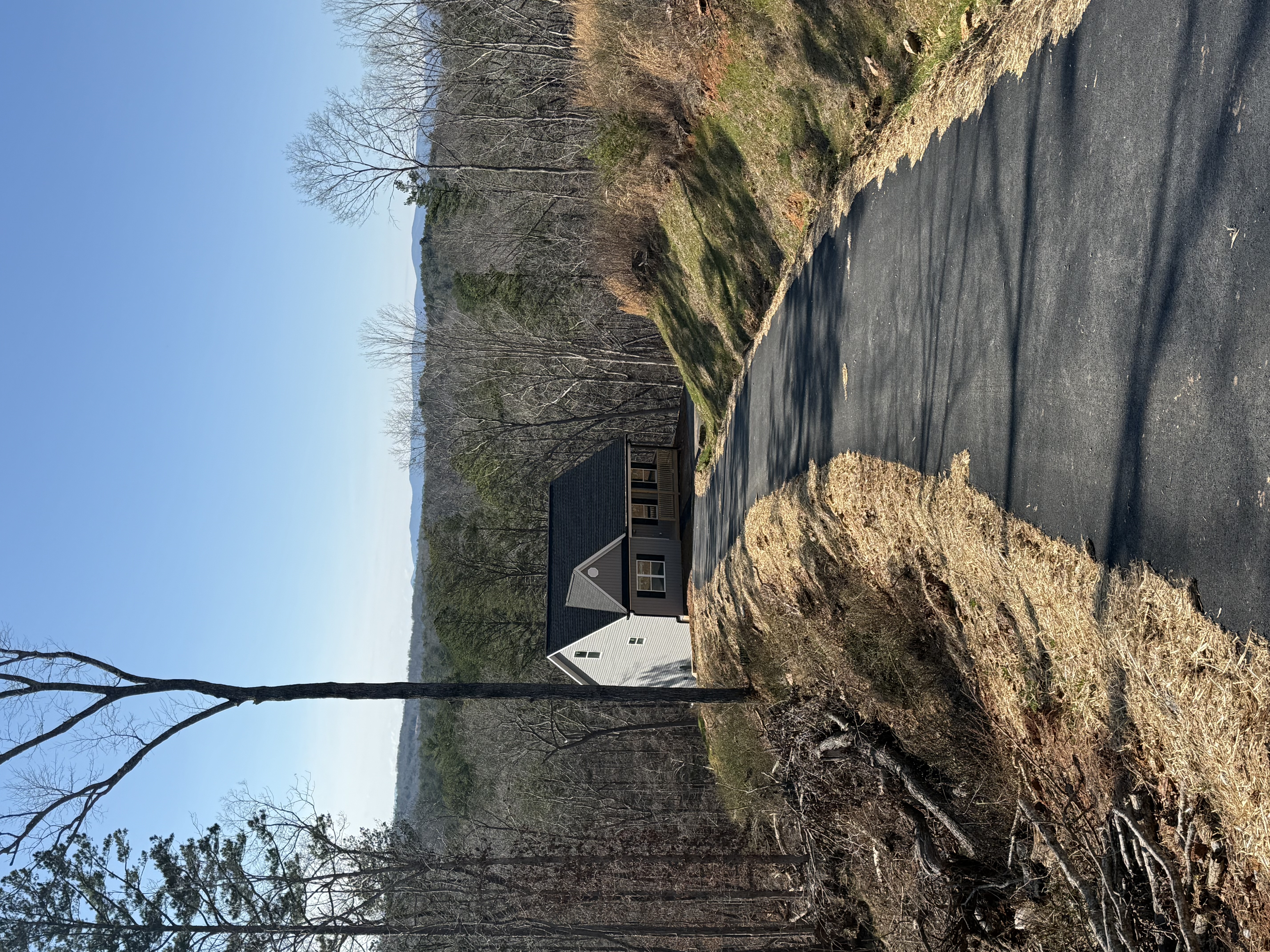 Dahlonega House: 280 Grand Oak Lane