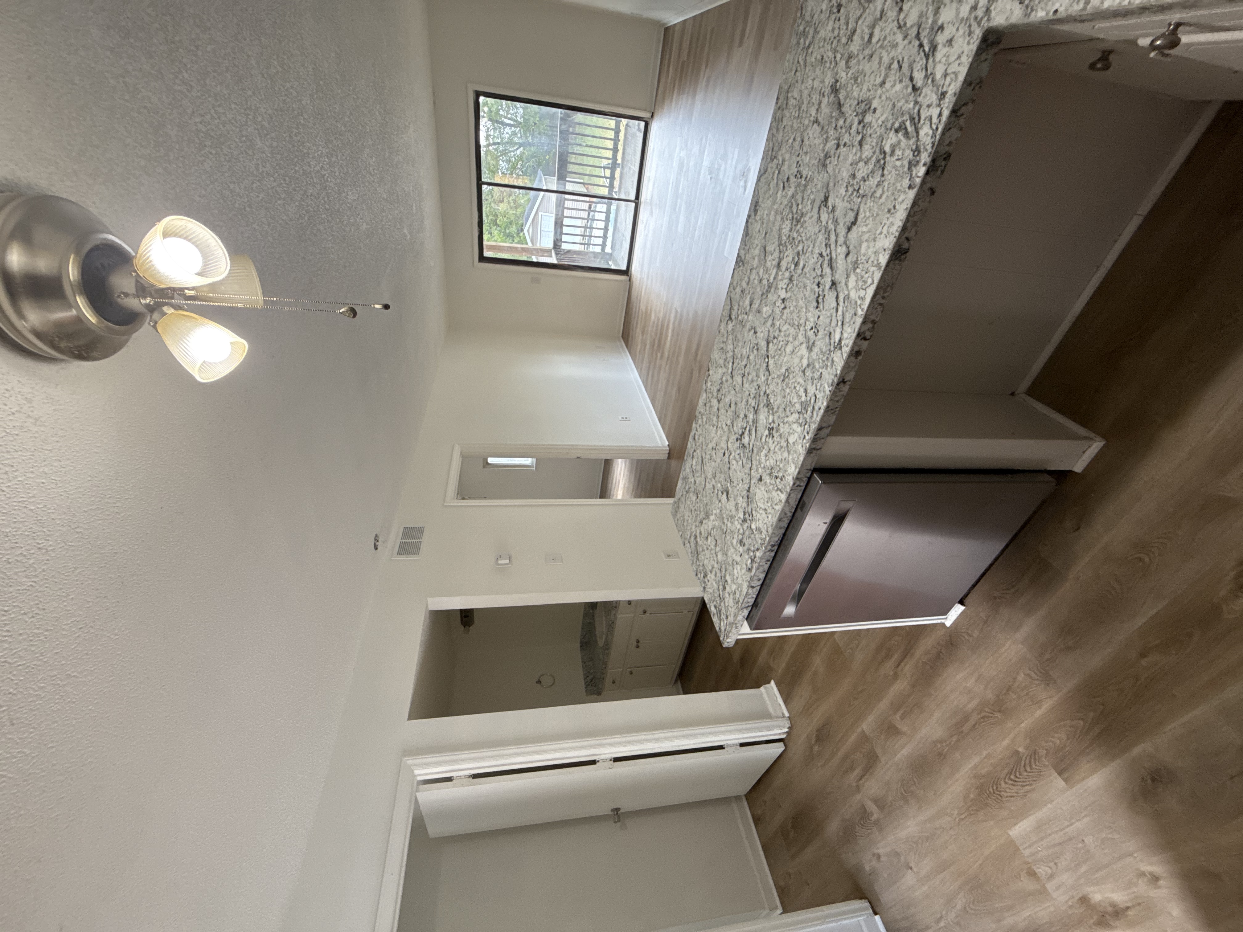 Newton Apartment: 1326 N Frye Ave