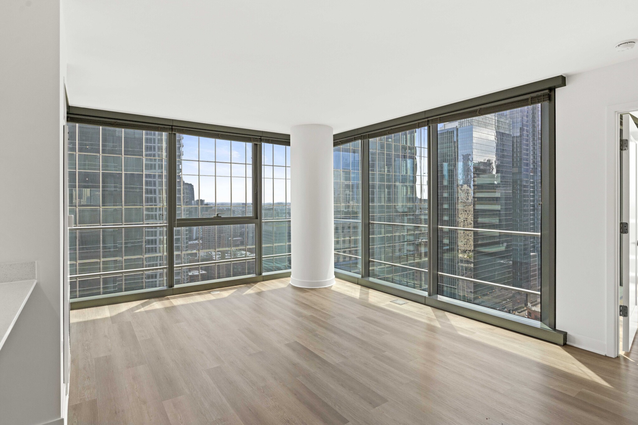 Chicago Condo: 373 W Wolf Point Plz