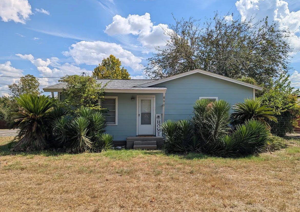 New Braunfels House: 890 Josephine St