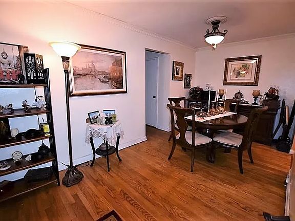 Jackson Heights House: 90-11 35th Ave APT 4A