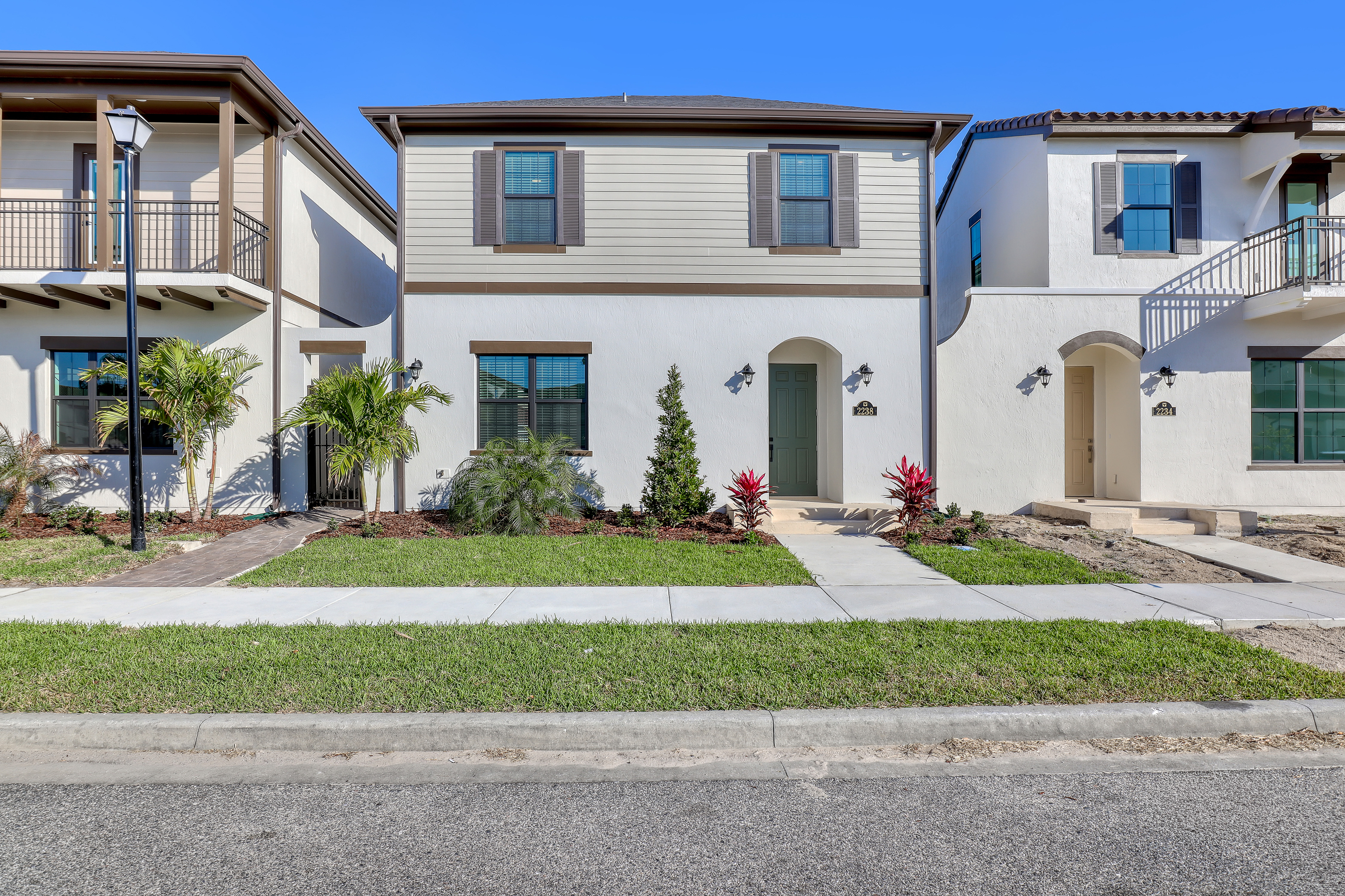 Melbourne House: 2238 Salew St.