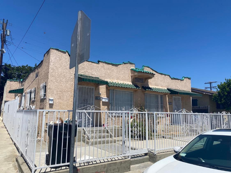 Los Angeles Multiplex: 951.5 W 59th Dr