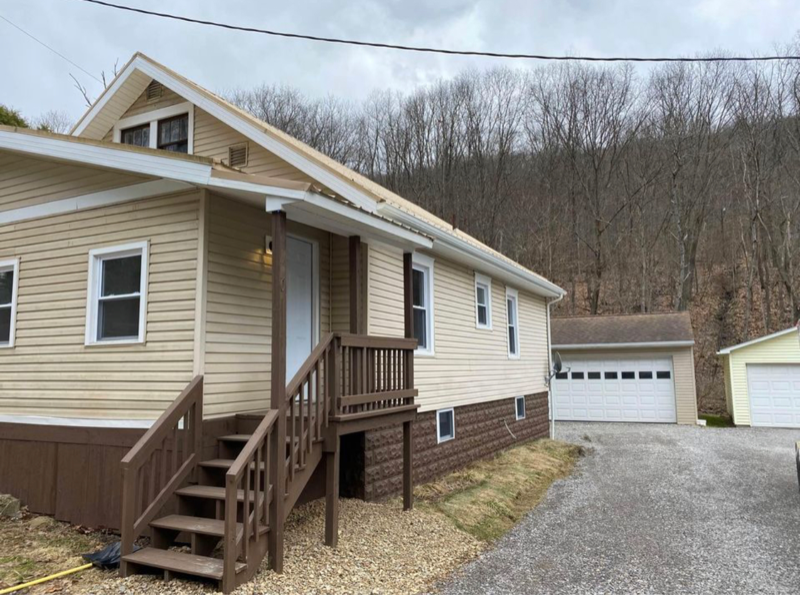 Rouseville House: 170 Cherry Run Rd