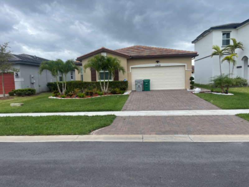Port Saint Lucie House: 12460 NW Mcgregor Ln