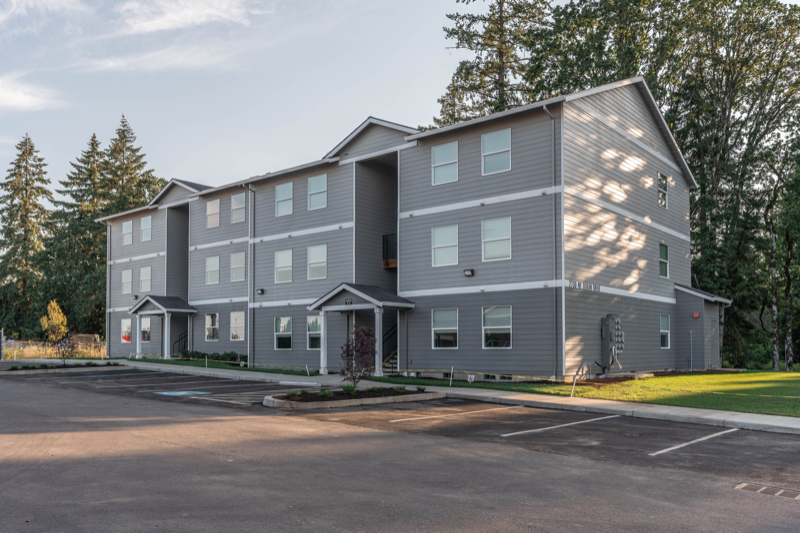 McMinnville Apartment: 2730 NE Doran Dr.