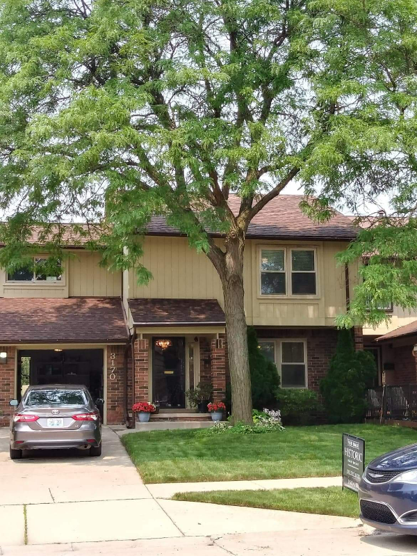 Detroit Townhome: 3170 Woods Cir Dr.