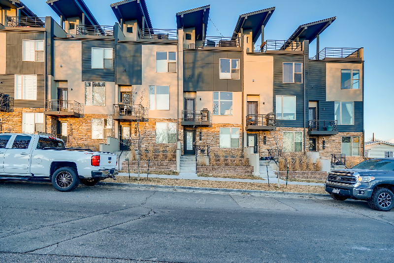 Lakewood House: 1725 Eaton Street