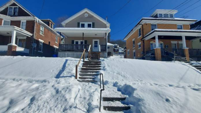 Oil City House: 327 Hasson Ave