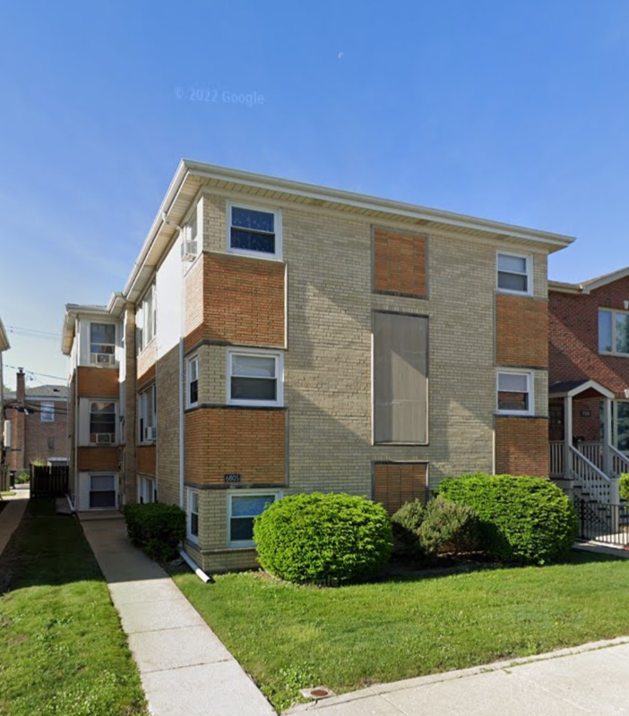 Harwood Heights Apartment: 6805 W Montrose Ave