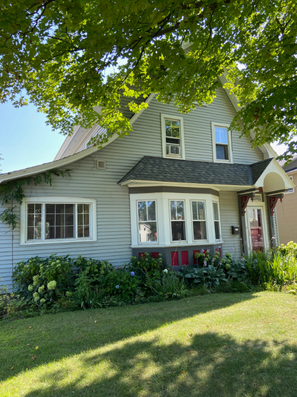 TRAVERSE CITY House: 307 W 8th St