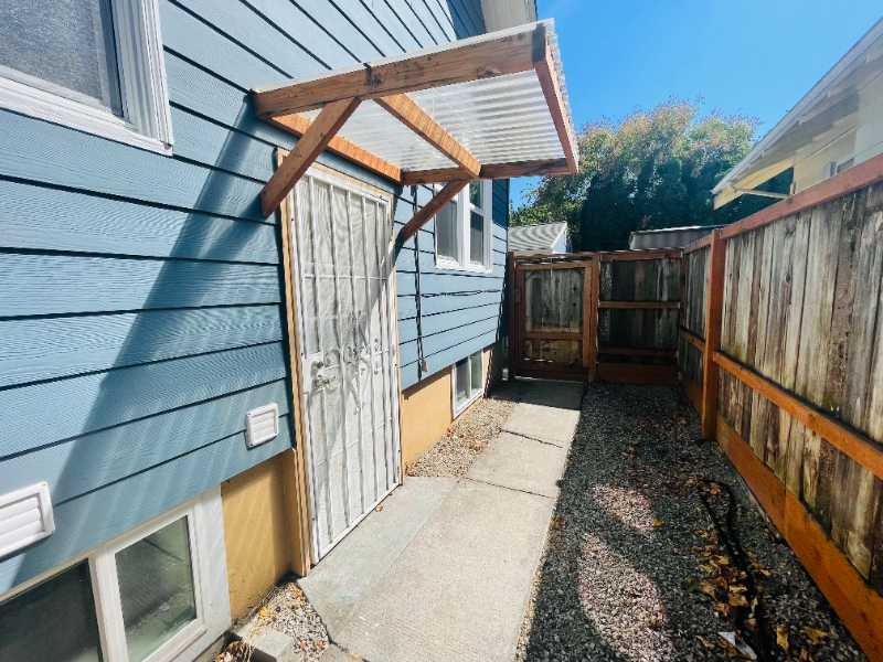 Portland House: 7434 SE Duke St, Portland OR