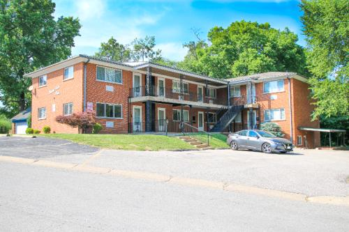 Saint Louis House: 751 Chamberlain Pl