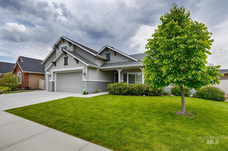 Meridian House: 1115 W Olds River Dr