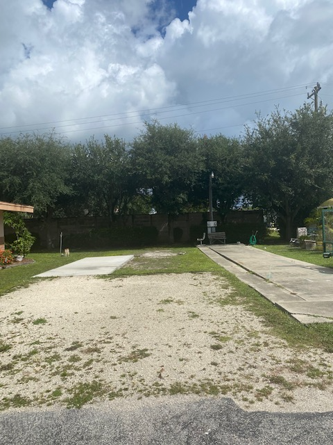 North Fort Myers House: 17881 N Tamiami Trl