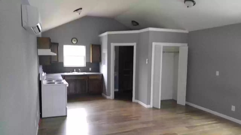 Clyde House: 2020 Family Ln