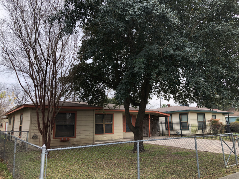 San Antonio House: 246 W. Pletz
