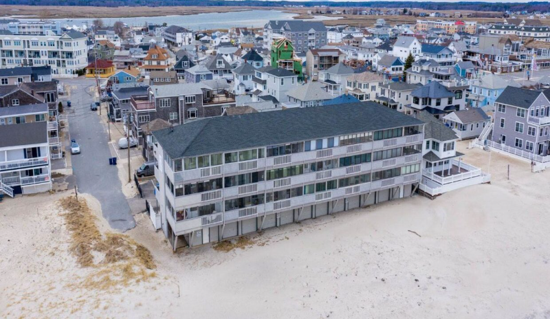 Hampton Condo: 19 Atlantic Avenue