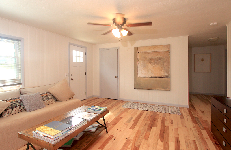 Williamsburg House: 5377 Bates Rd