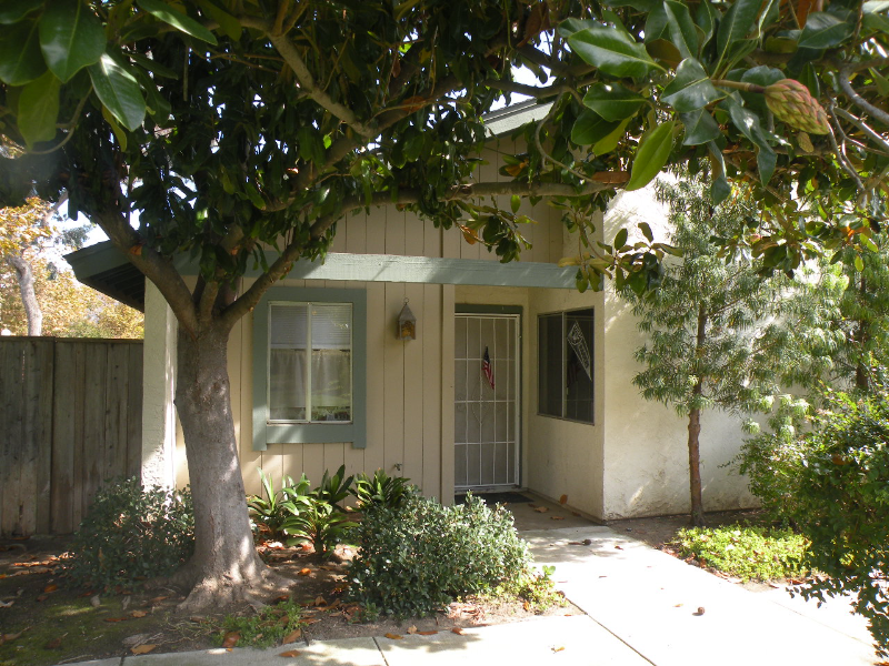 Escondido House: 218 Crestview Glen