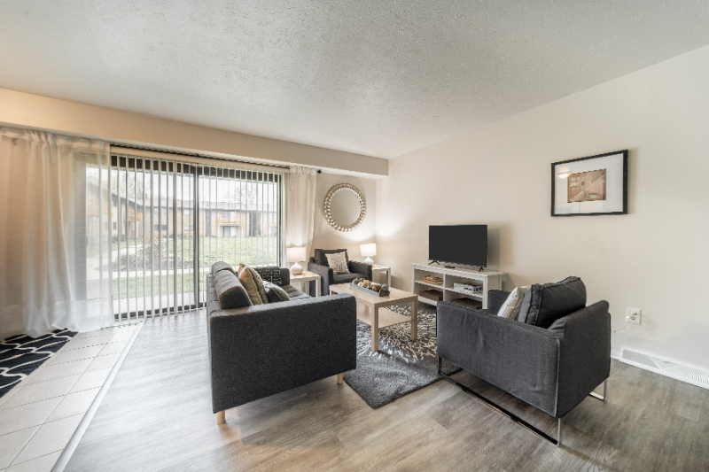 Mentor Apartment: 6615 Center St.